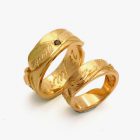 <div class="fancy-desc"><div class="fancy-desc-left"><span class="secondary label radius">wedding rings</span></div><div class="fancy-desc-right"><div class='fb-share-button' data-href='https://www.cf-creation.ch/en/2009_06_asa2009_16/' data-layout='button' data-size='small' data-mobile-iframe='true'></div></div></div>